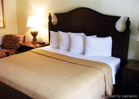 Quality Inn & Suites Eastgate Kissimmee Room photo