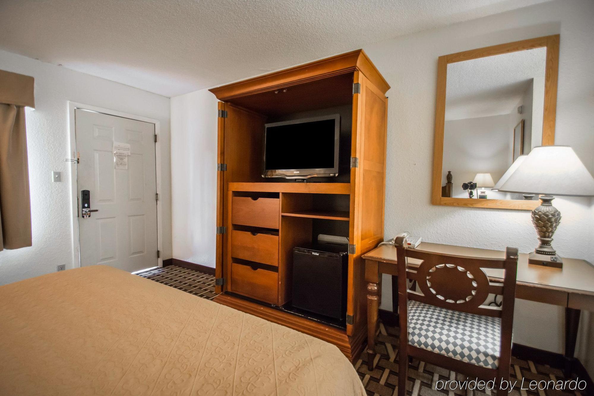 Quality Inn & Suites Eastgate Kissimmee Exterior photo