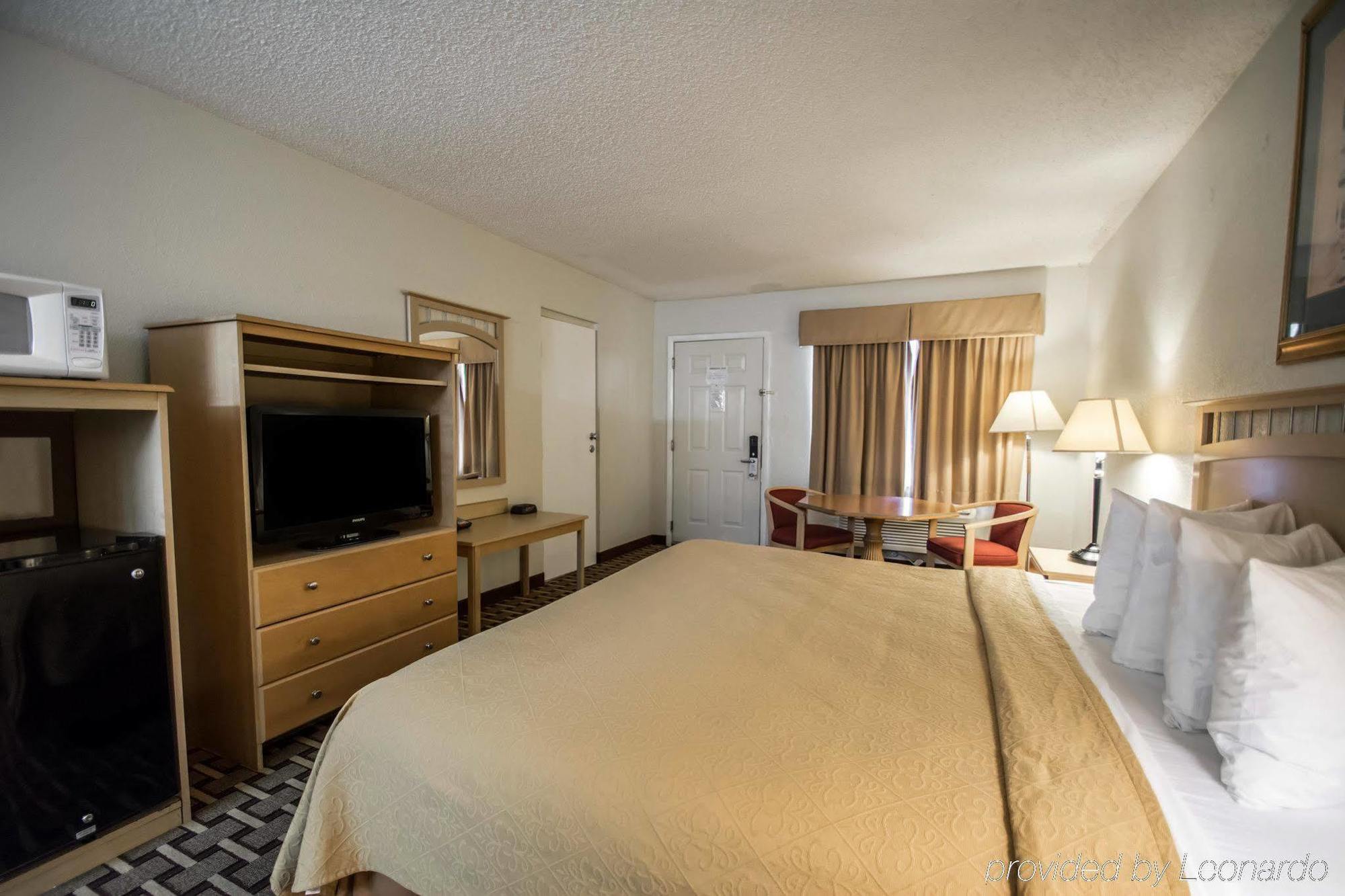 Quality Inn & Suites Eastgate Kissimmee Exterior photo
