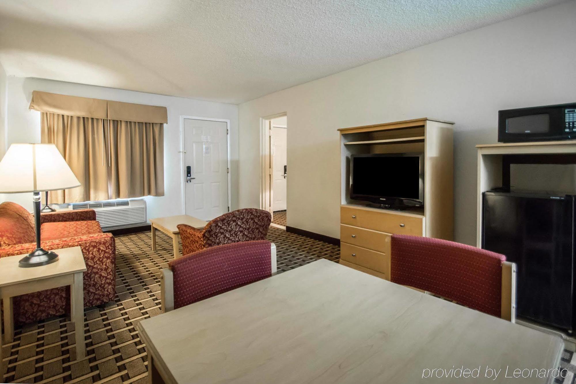 Quality Inn & Suites Eastgate Kissimmee Exterior photo