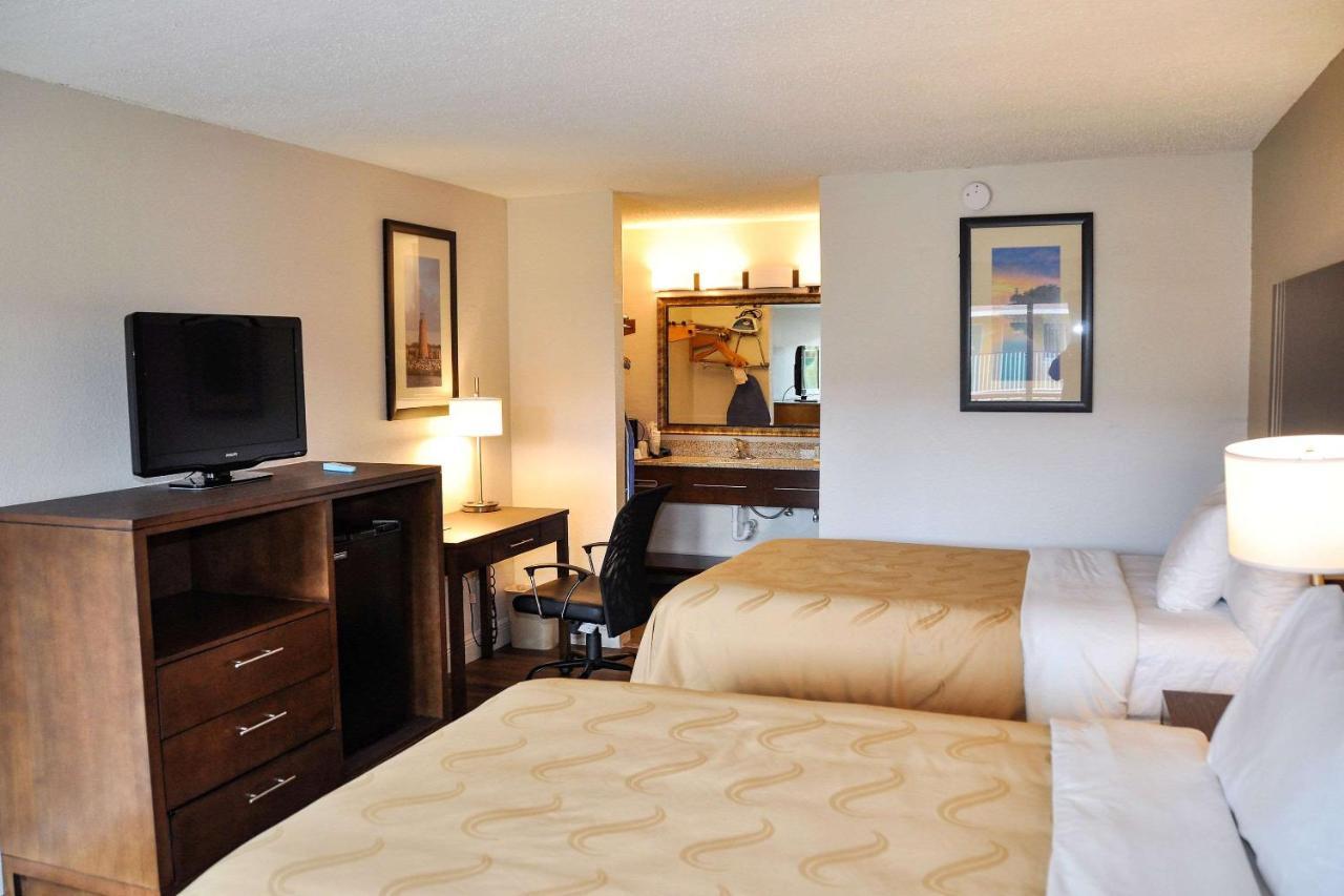 Quality Inn & Suites Eastgate Kissimmee Exterior photo