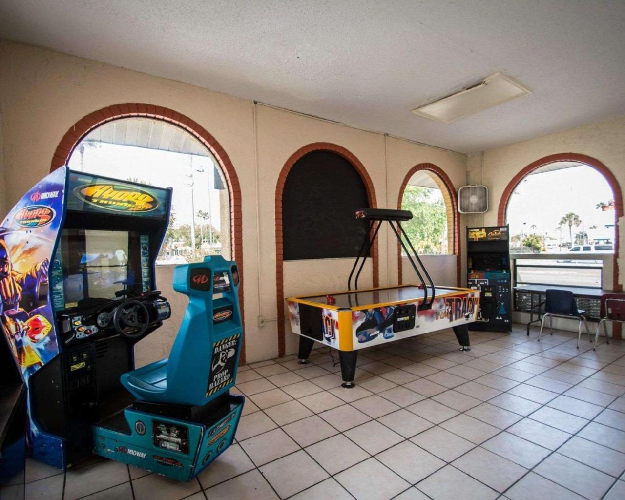 Quality Inn & Suites Eastgate Kissimmee Exterior photo
